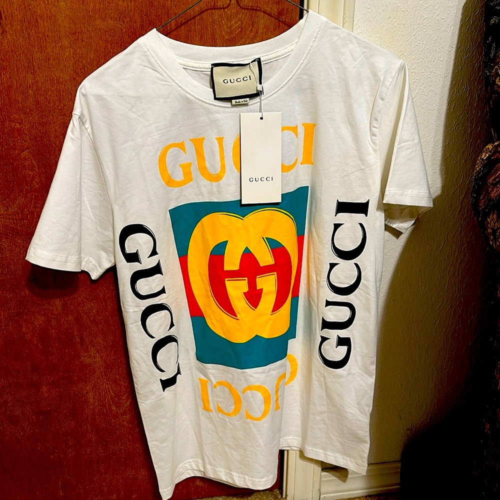 Gucci t-shirt white brand new and hasn’t been worn